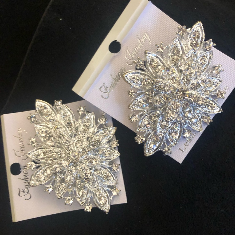 Rhinestone Pin Broach - Picture 2 of 5